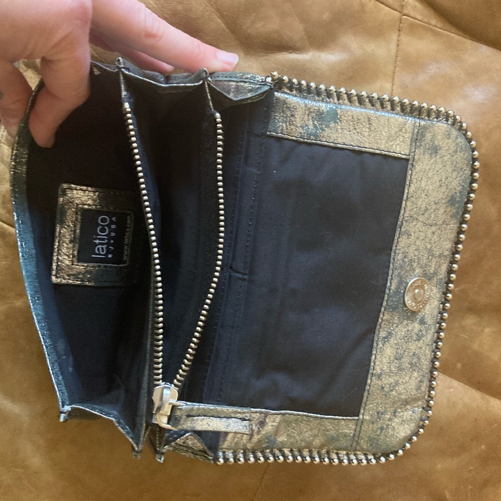 Latico Eloise Leather Wallet Distressed Platnium - Picture 8 of 11